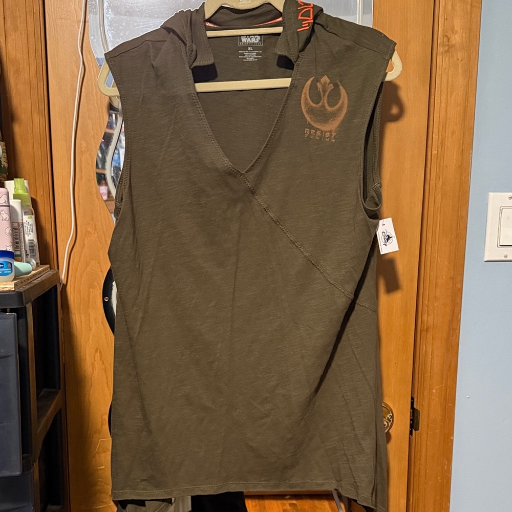 🚨NEVER WORN🚨Disney Star Wars : Women's Green/Brown Sleeveless Hooded Top